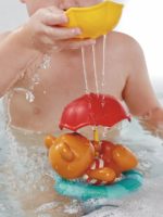 Hape Игрушка для купания Мишка с зонтами — изображение 3