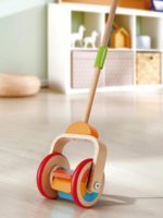 Hape Каталка с ручкой Радуга — изображение 3