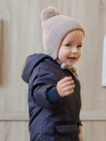 ToucanKids Шапочка вязаная на завязках с помпоном теплый беж — изображение 3