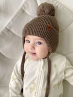 ToucanKids Шапочка вязаная на завязках с помпоном кофе — изображение 4