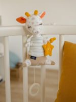 Fehn Музыкальная игрушка-подвеска светящаяся в темноте Жираф — изображение 3