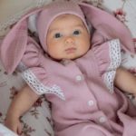 Наследник Выжанова Чепчик из муслина Зайка ягодный сорбет