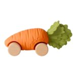 Oli&Carol Машинка-прорезыватель на деревянных колесах Cathy the Carrot