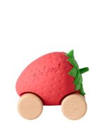 Oli&Carol Машинка-прорезыватель на деревянных колесах Sweetie the Strawberry