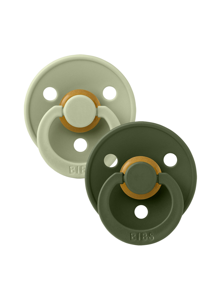 Colour 2 PACK - Sage Hunter Green BIBS Набор из 2-х пустышек Colour Latex Sage/Hunter Green 6-18 месяцев — изображение 1
