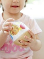 Hape Игрушка-неваляшка Домик для цыпленка — изображение 8