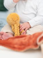 Nattou Мягкая игрушка Soft Toy Octopus Ochre — изображение 2