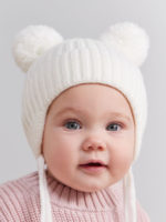 Happy Baby Шапка с помпонами на завязках молочная