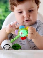Hape Игрушка-погремушка Светящийся Цветок — изображение 7