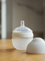 Mombella Антиколиковая силиконовая бутылочка 120мл Wide Neck белая — изображение 11