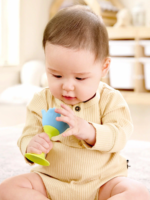 Hape Погремушка-прорезыватель на присоске Голубой цветок — изображение 4