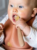 Beaba Набор из 2-х эргономичных ложек для первого прикорма 1st Age Cotton Clay/Praline — изображение 2