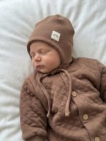 Mimibaby Шапочка на завязках из кашкорсе кофейная — изображение 3
