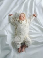 Loomknits Чепчик ажурный с рюшей молочный — изображение 3