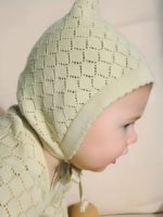 Loomknits Чепчик ажурный с рюшей нежно-желтый — изображение 3