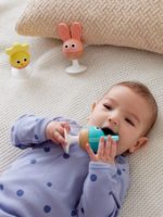 Hape Набор погремушек-прорезывателей Веселое трио — изображение 5