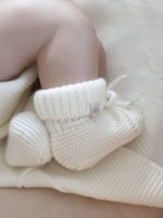 Наследник Выжанова Вязаные пинетки экрю