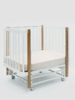 Antemi Комплект мебели с кроваткой Terra Light, комодом Fred, матрасом 100х70см и пеленальным столиком белый/дерево — изображение 7