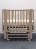 Antemi Комплект мебели с кроваткой Terra Light, комодом Fred, матрасом 100х70см и пеленальным столиком капучино — изображение 3