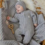 Наследник Выжанова Комплект Косички (комбинезон, шапка) светло-серый