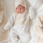 Наследник Выжанова Комплект (комбинезон, чепчик) рококо экрю