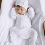 ToucanKids Комплект из ажура (комбинезон-слип на молнии, чепчик, плед-пеленка) белый