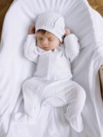 ToucanKids Комплект из ажура (комбинезон-слип на молнии, чепчик, плед-пеленка) белый