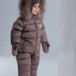 Наследник Выжанова Зимний комбинезон с варежками и пинетками мокачино
